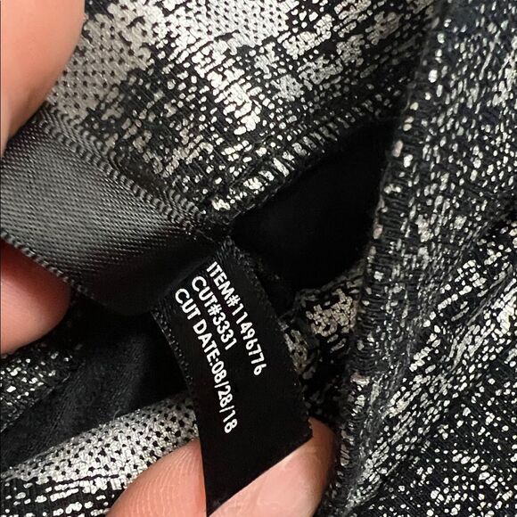Torrid Size 4 Black & Silver Foil Knit Leggings - Picture 5 of 8